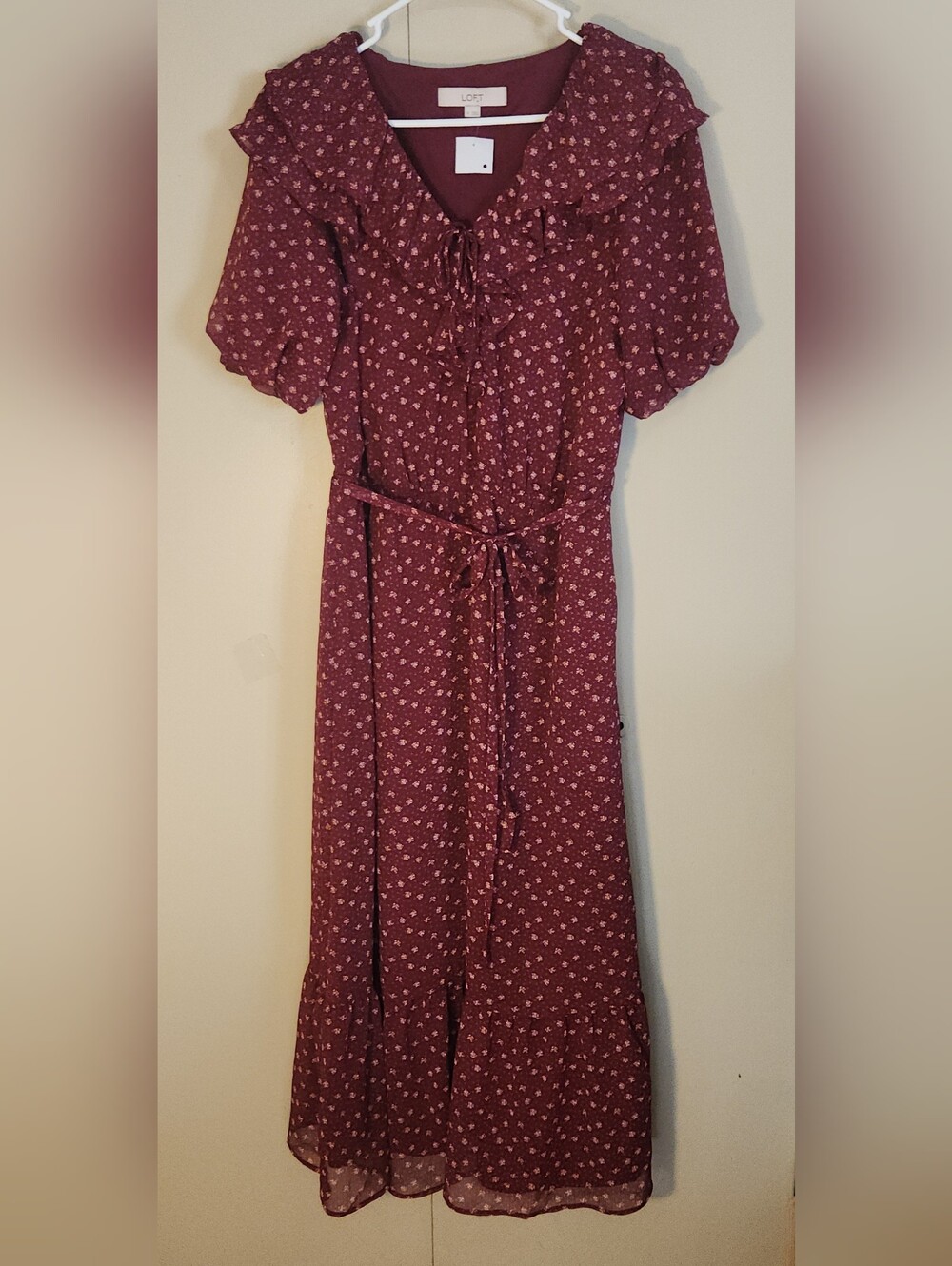D20 LOFT Burgundy Floral Tie-Waist Midi Tiered Dress Short Sleeved Ruffled V-nec